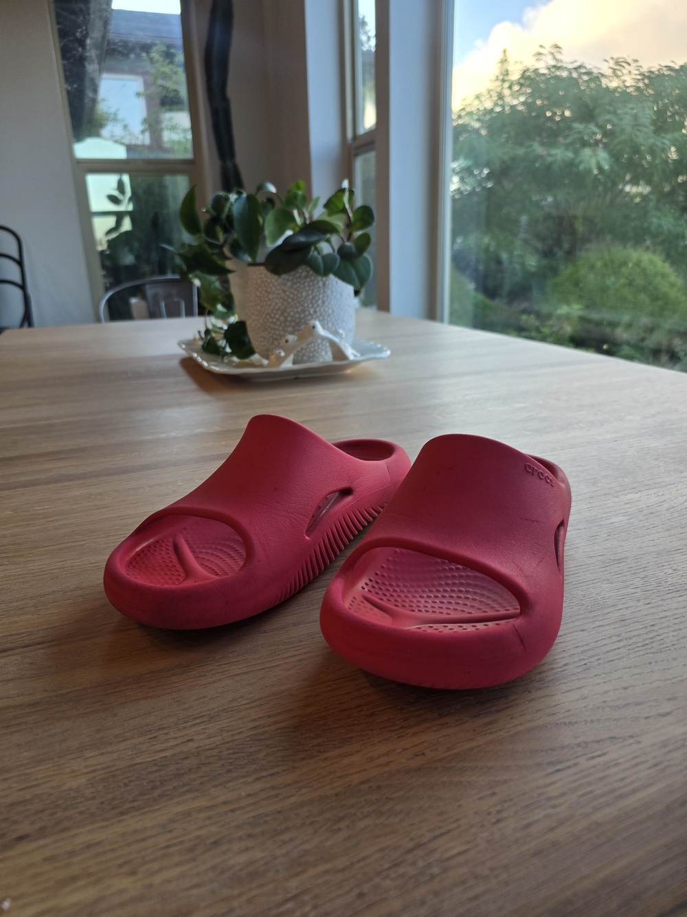 Crocs Mellow Recovery Slide In Red
